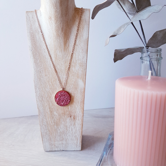 Collier médaille 20mm fuschia